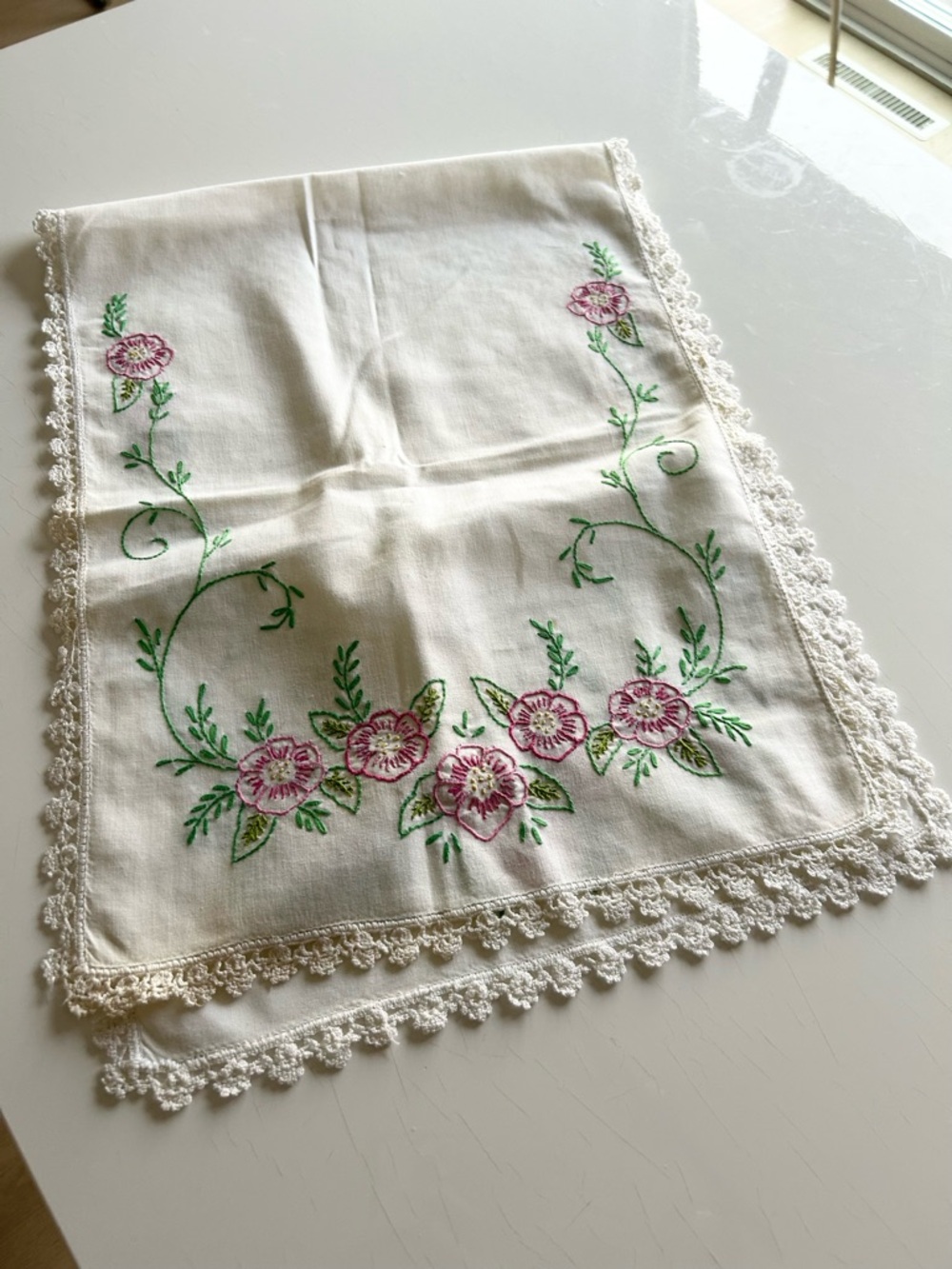 Vintage Floral Embroidered Linen Table Runner Crocheted Lace Trim